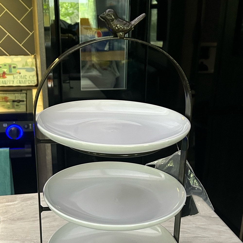 Wrought iron 3 tiered stand perfect for cakes/cupcakes or appetizers etc